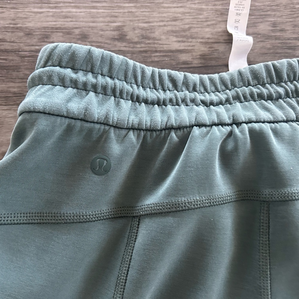 Women’s Lululemon Soft-stream Cropped Pants 2 - Picture 4 of 5